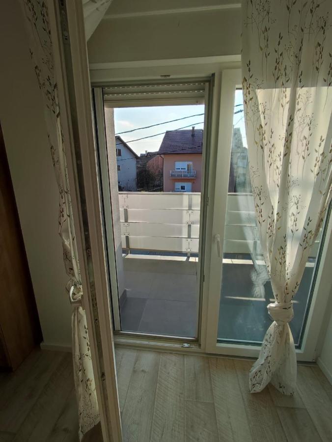 Peaceful Apartment Near Airport Velika Gorica Esterno foto