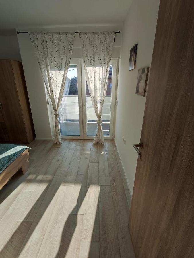 Peaceful Apartment Near Airport Velika Gorica Esterno foto