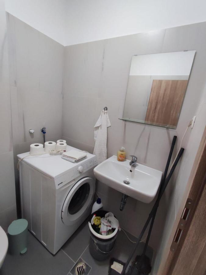 Peaceful Apartment Near Airport Velika Gorica Esterno foto
