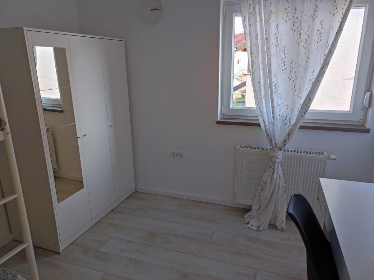 Peaceful Apartment Near Airport Velika Gorica Esterno foto