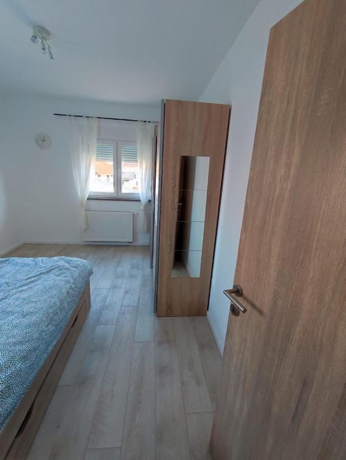Peaceful Apartment Near Airport Velika Gorica Esterno foto